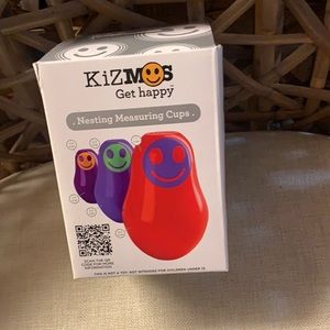 New Kizmos Nesting Measuring Cups NWT